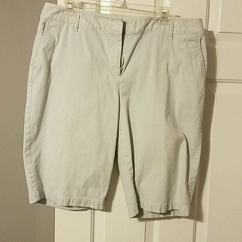 Pinstriped Bermuda shorts